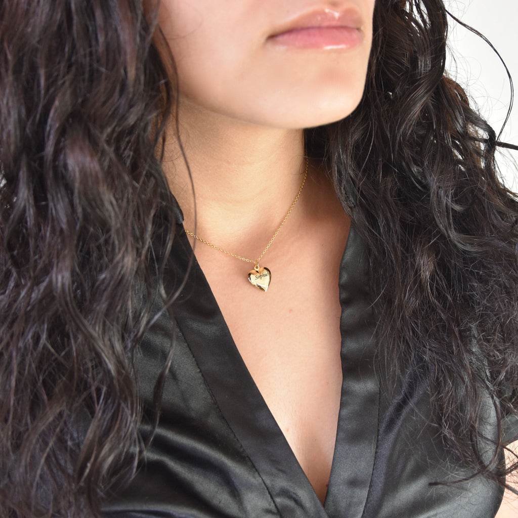 <transcy>Herz Medaillon Halskette graviert, Brautjungfer Geschenk, personalisierte kleine Medaillon Halskette</transcy>